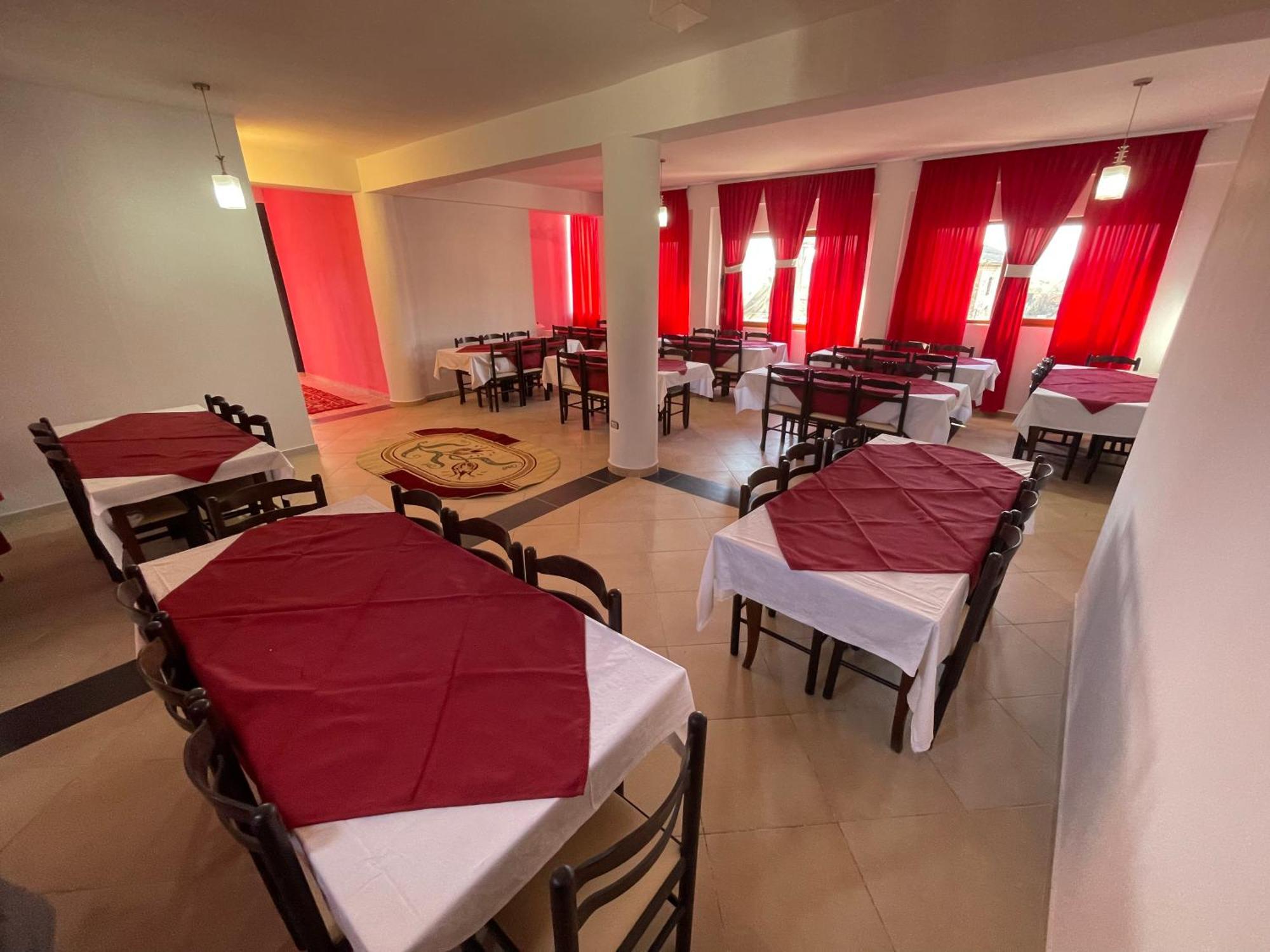 Hotel Bar Restaurant Mete Peshkepi ภายนอก รูปภาพ